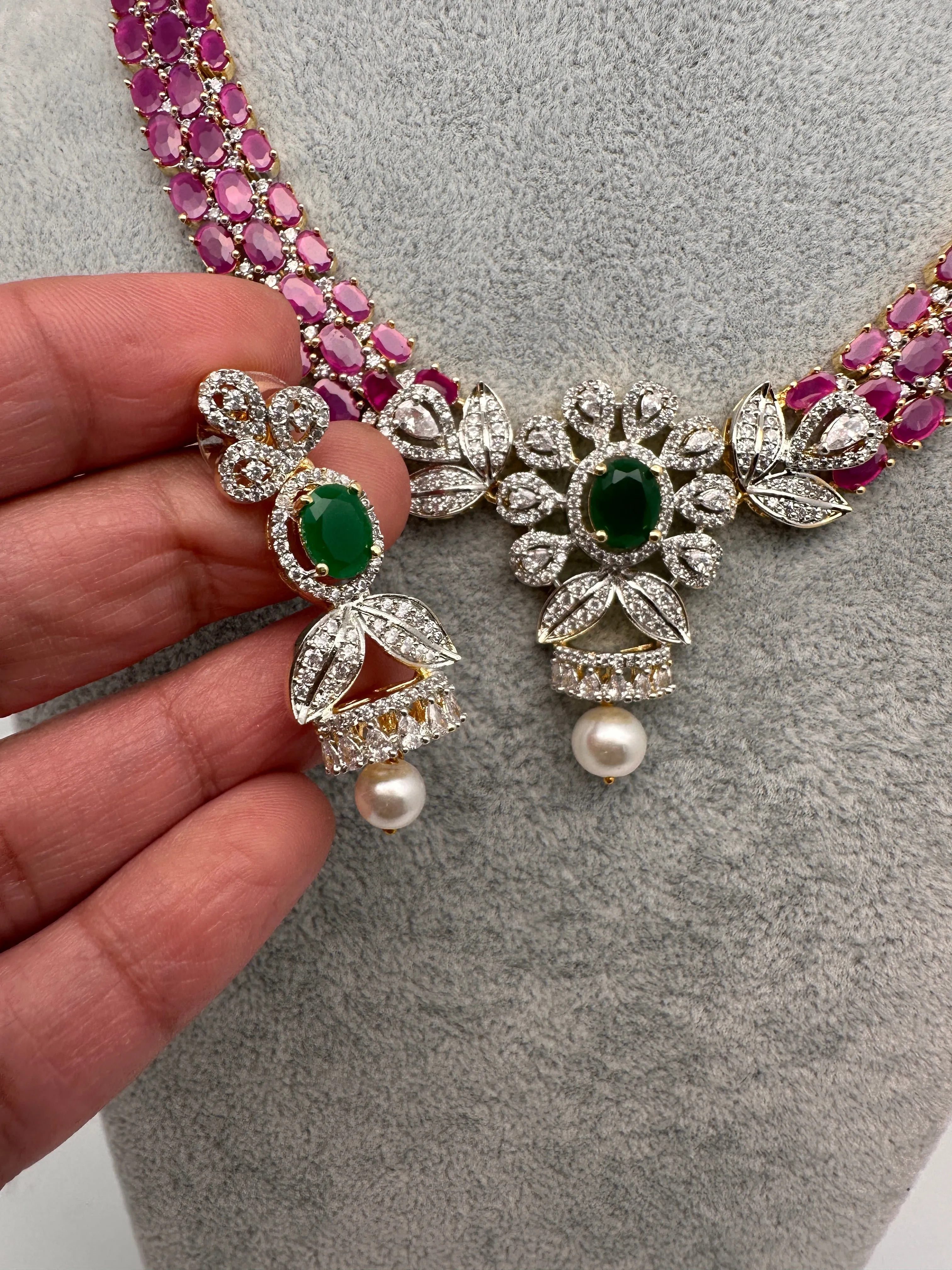 AD Color Stone Floral Design Neckline Short Necklace