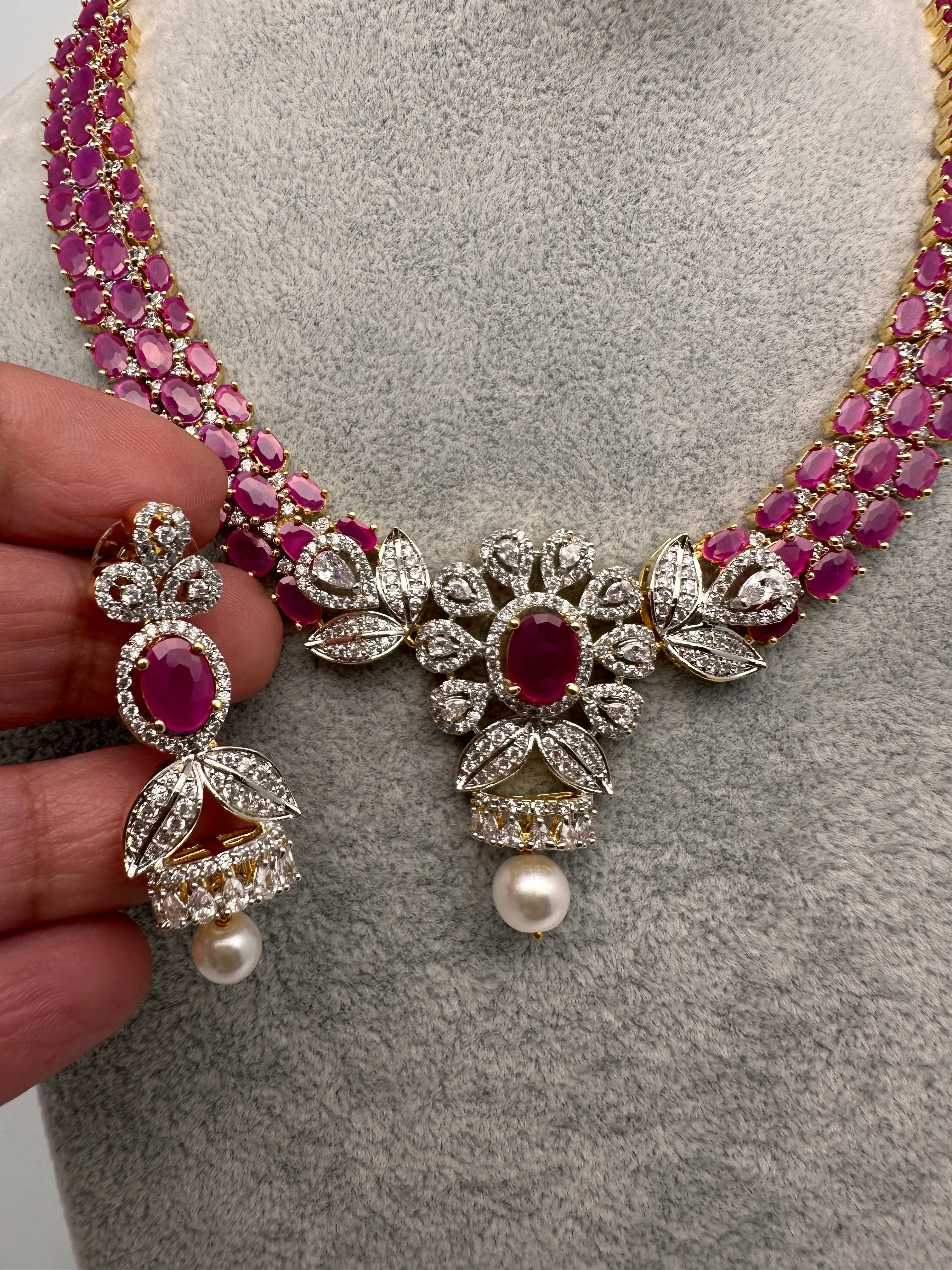 AD Color Stone Floral Design Neckline Short Necklace