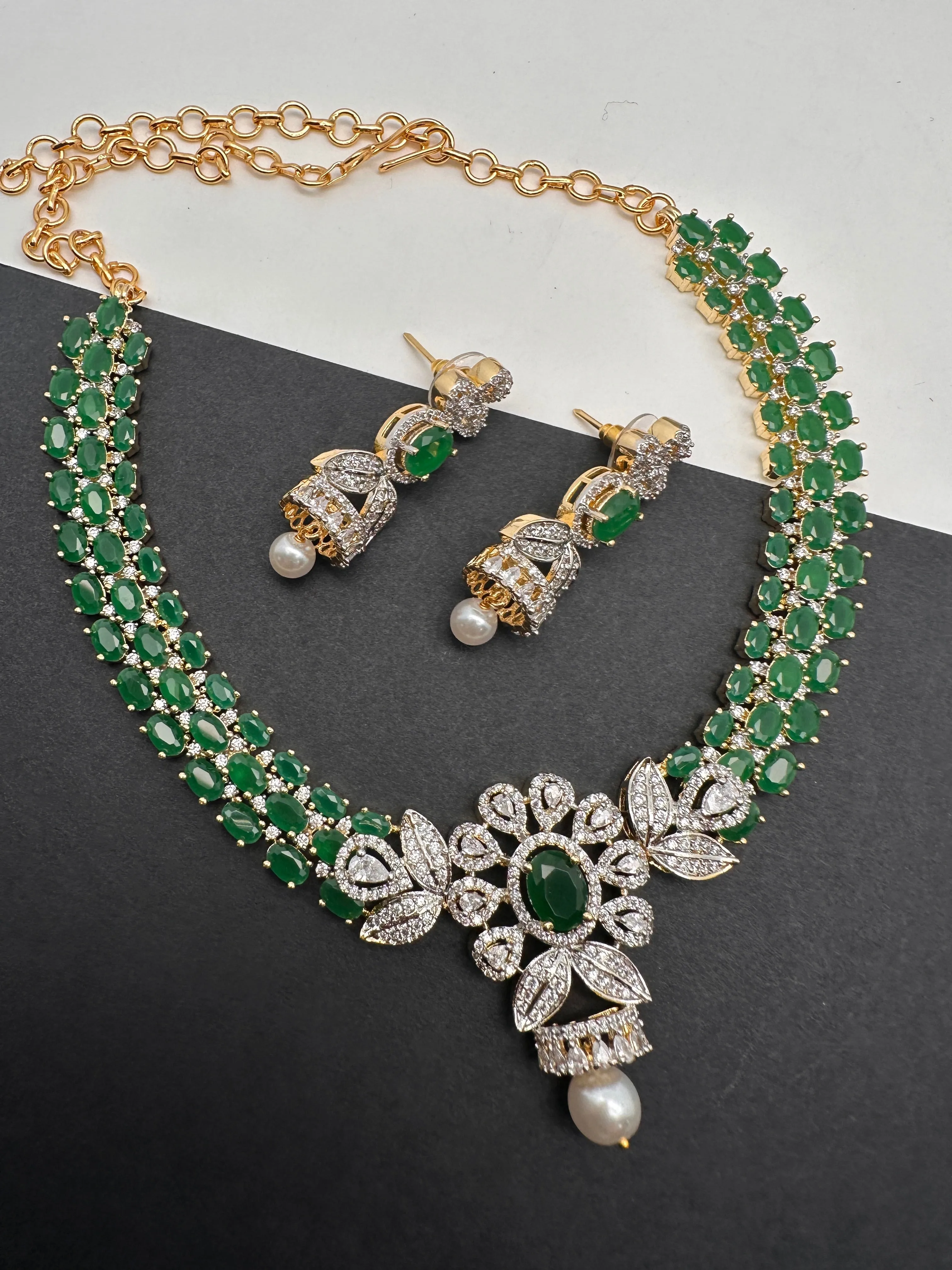 AD Color Stone Floral Design Neckline Short Necklace