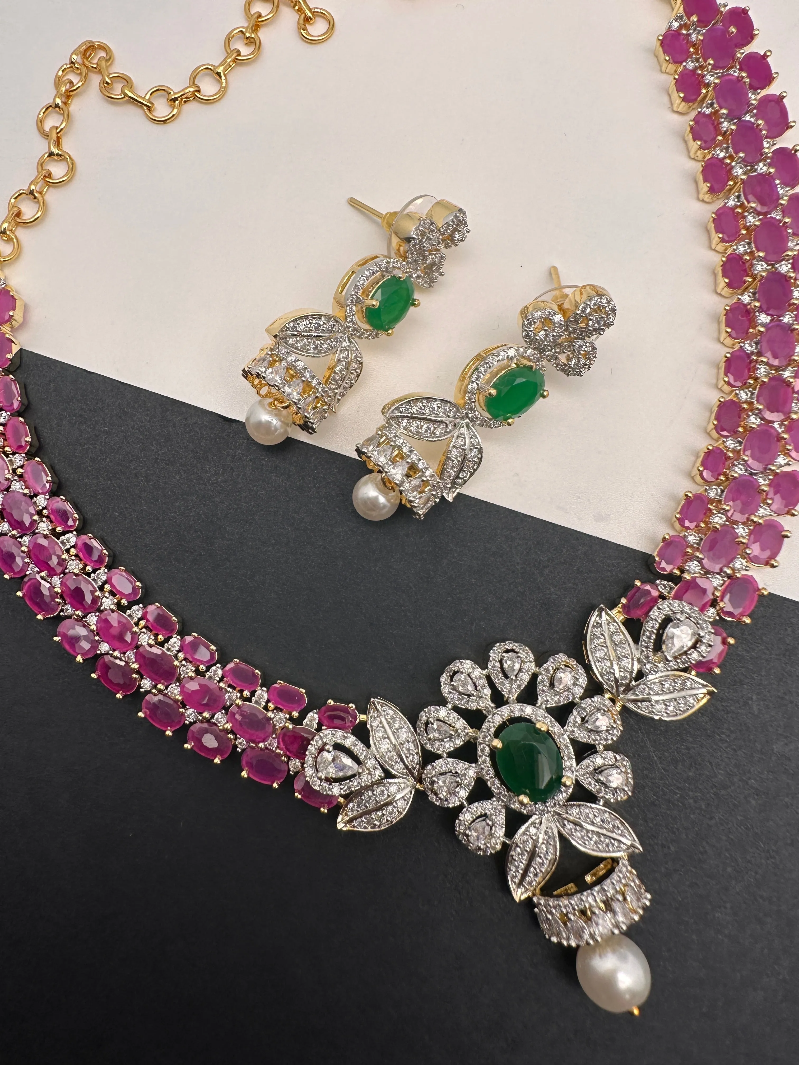 AD Color Stone Floral Design Neckline Short Necklace