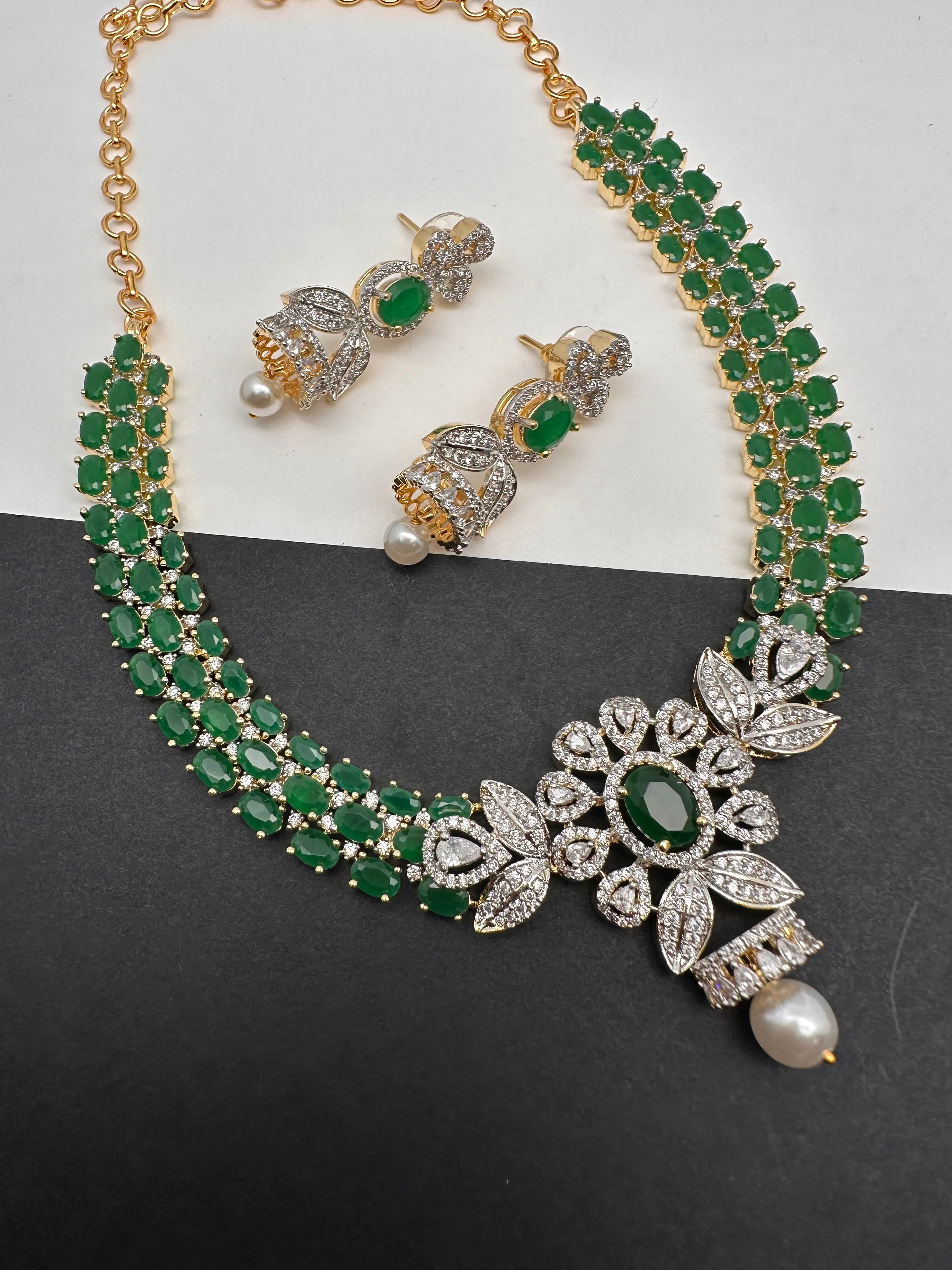 AD Color Stone Floral Design Neckline Short Necklace
