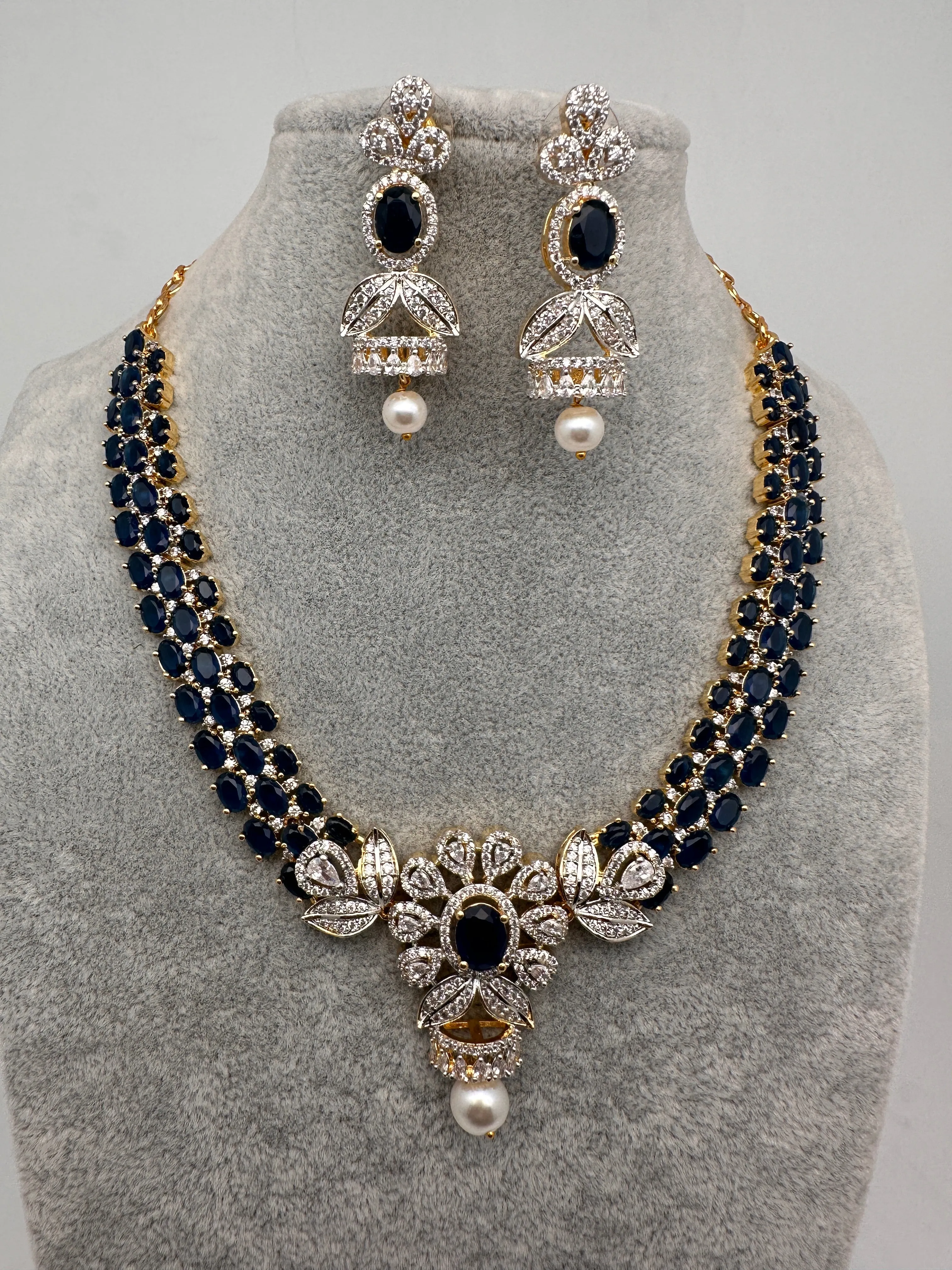 AD Color Stone Floral Design Neckline Short Necklace