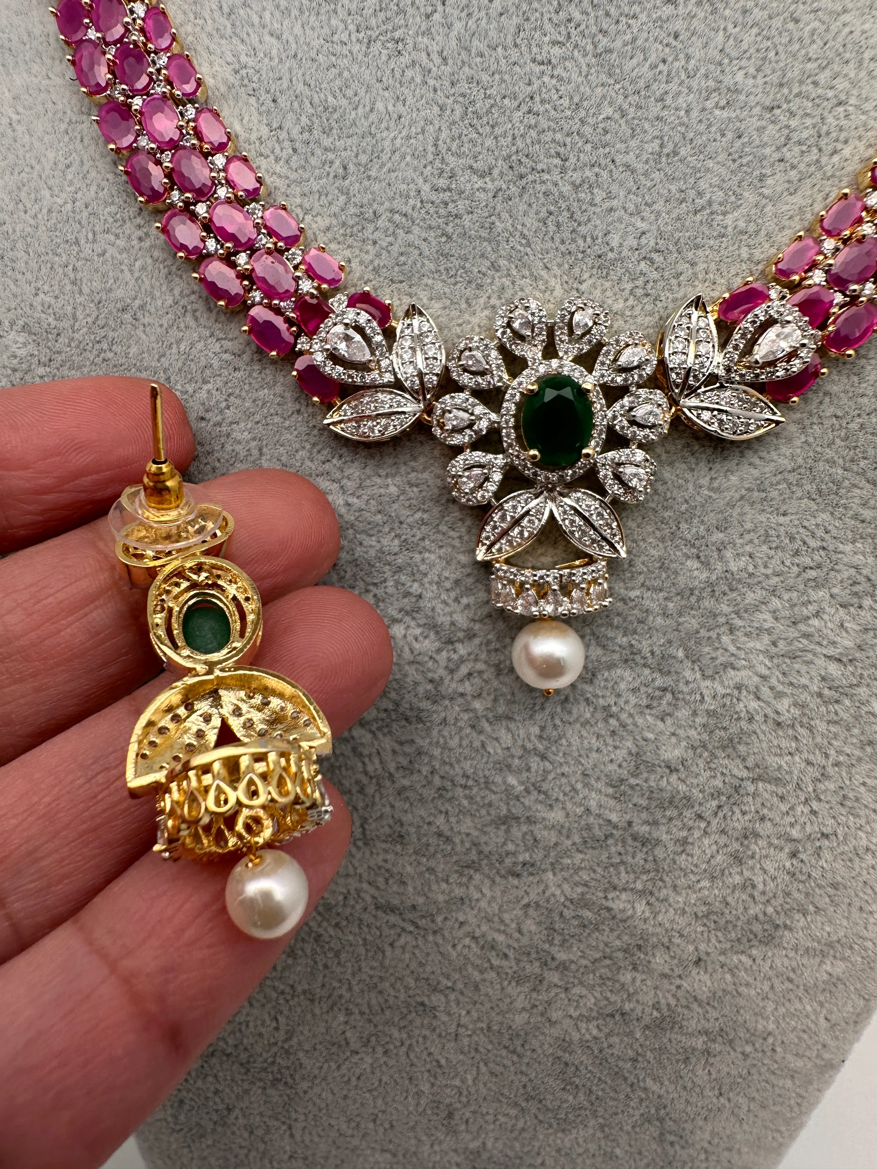AD Color Stone Floral Design Neckline Short Necklace