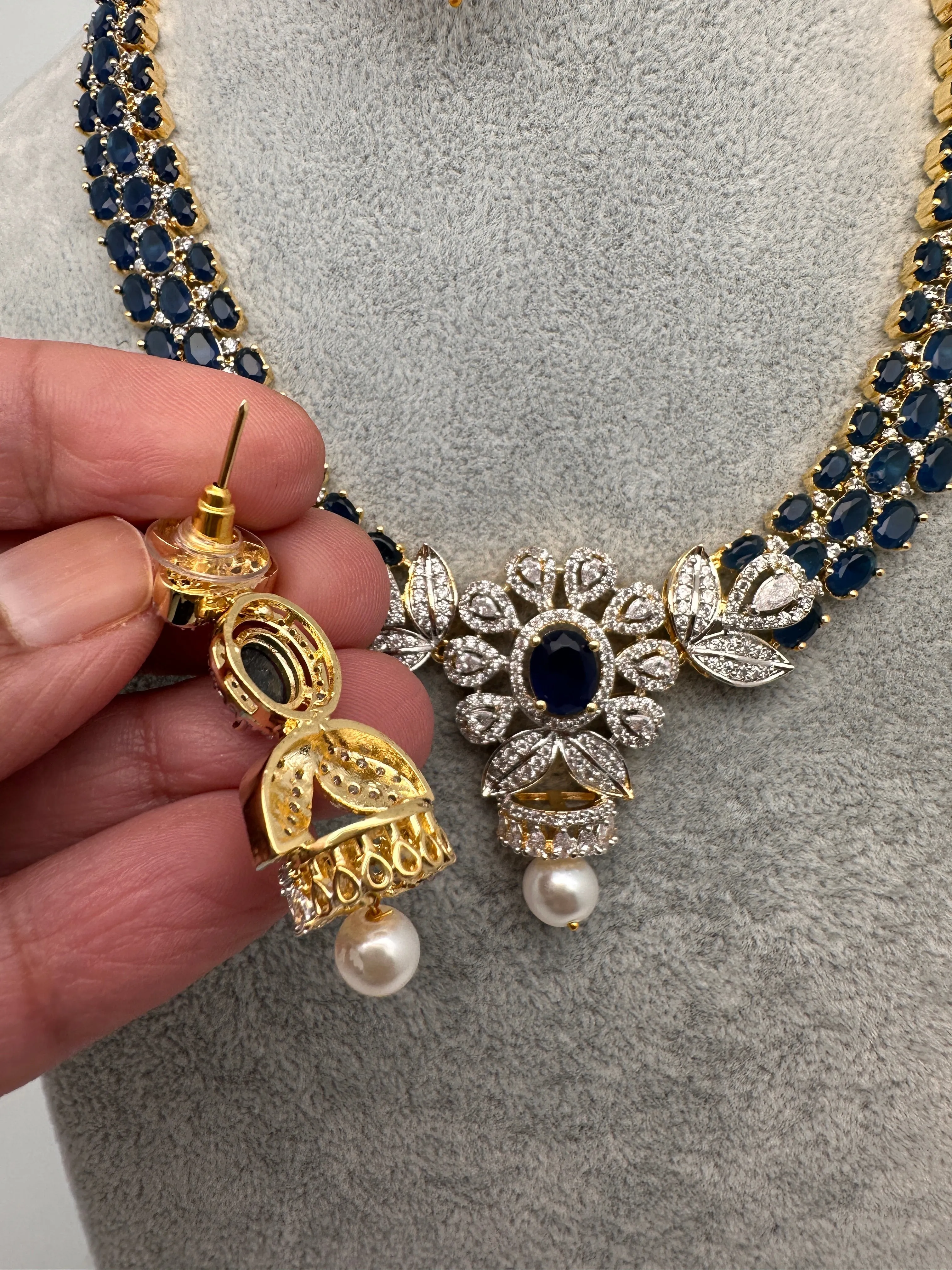 AD Color Stone Floral Design Neckline Short Necklace