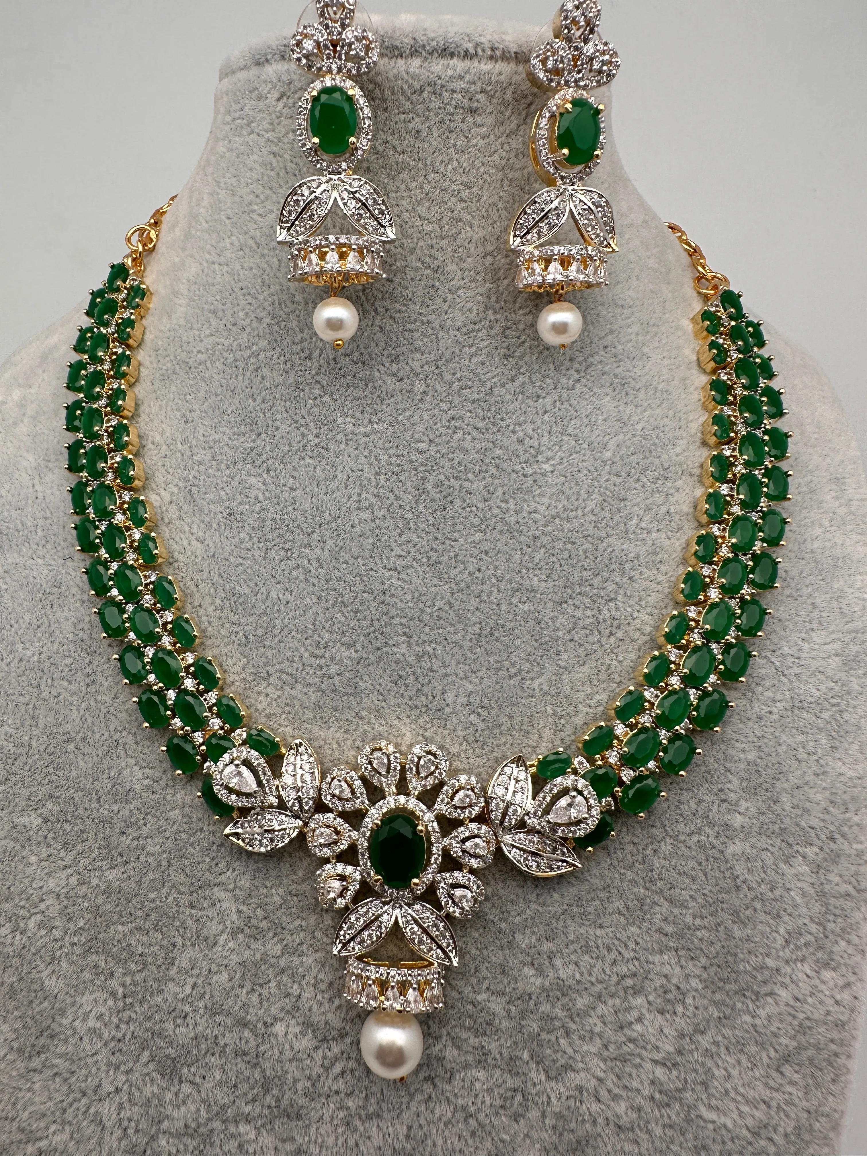 AD Color Stone Floral Design Neckline Short Necklace